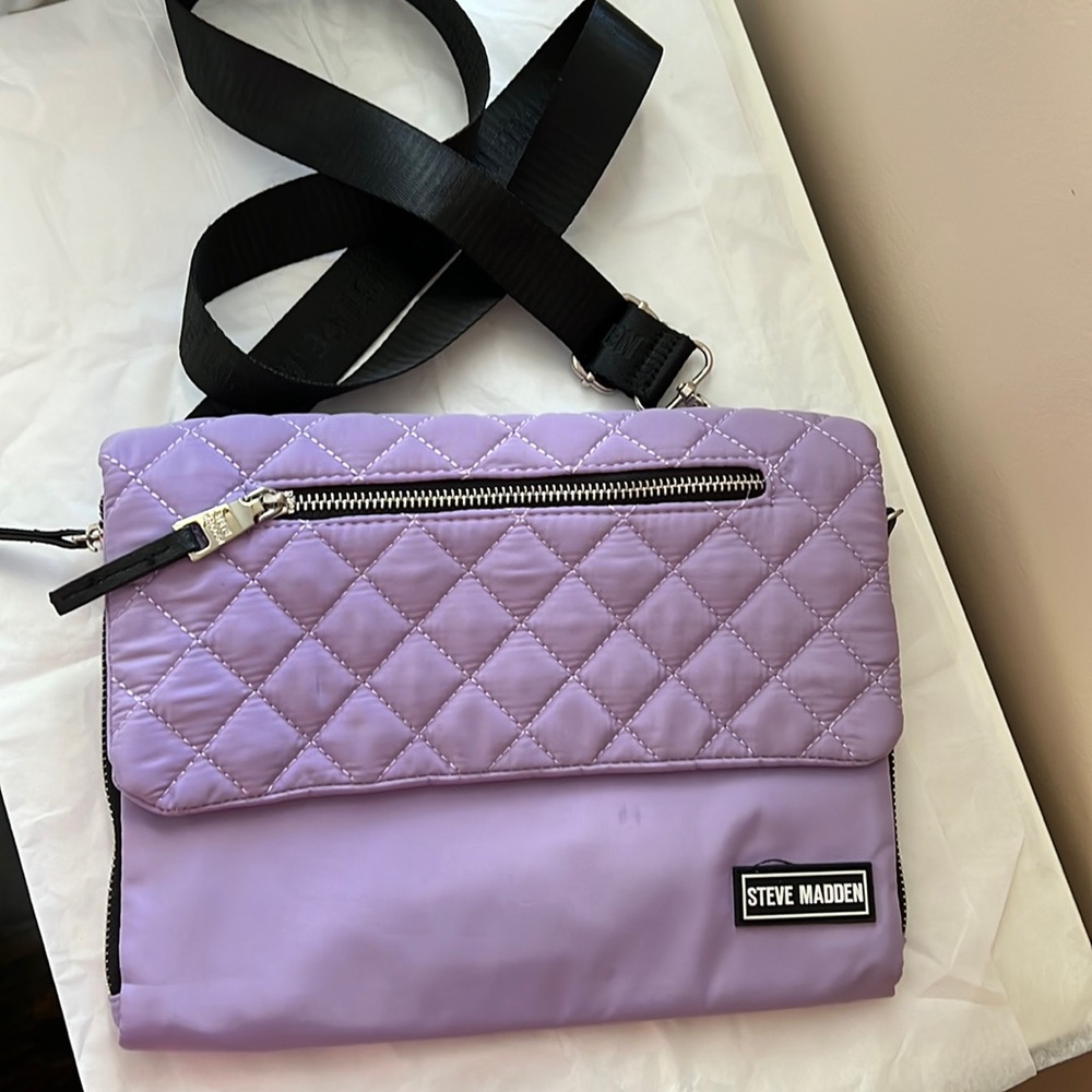Steve Madden quilt crossbody bag . Lavender color with black removal strap.